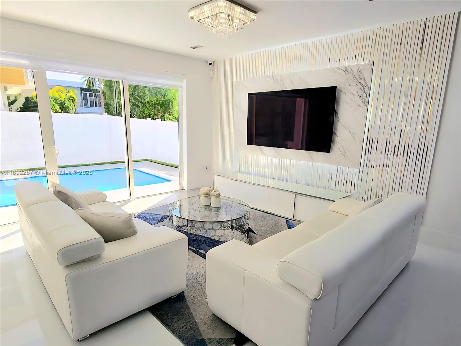 9790 NW 75th St Doral, FL 33178