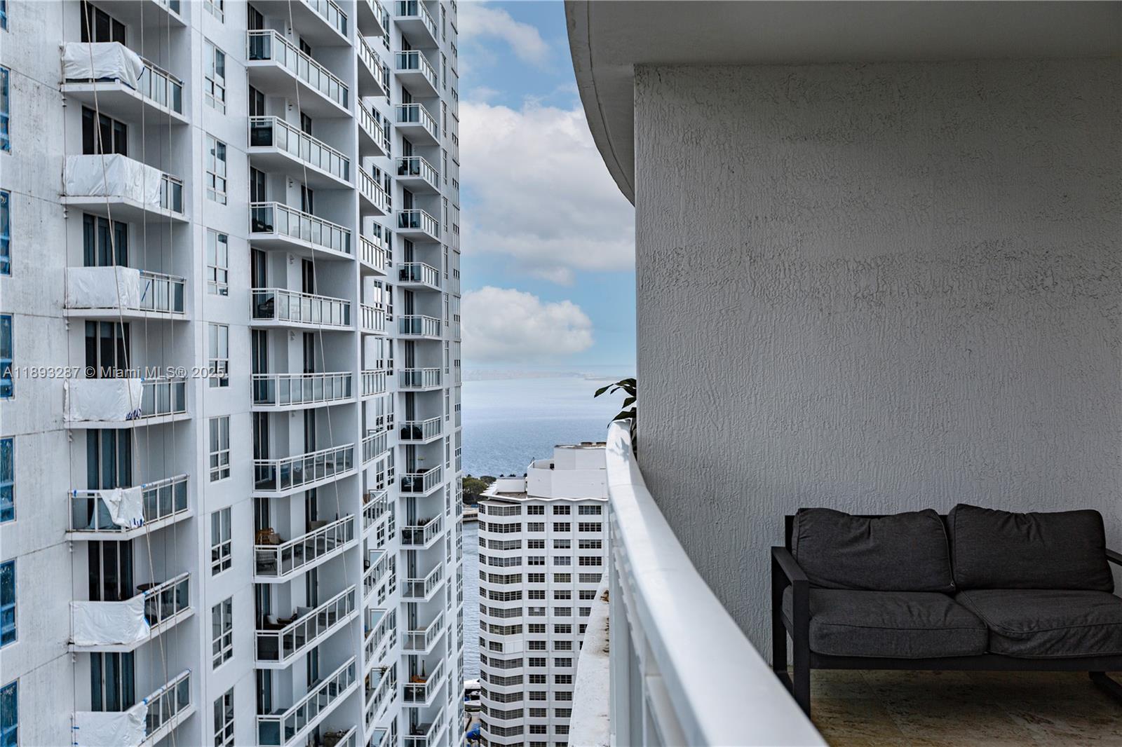951 Brickell Ave #2601