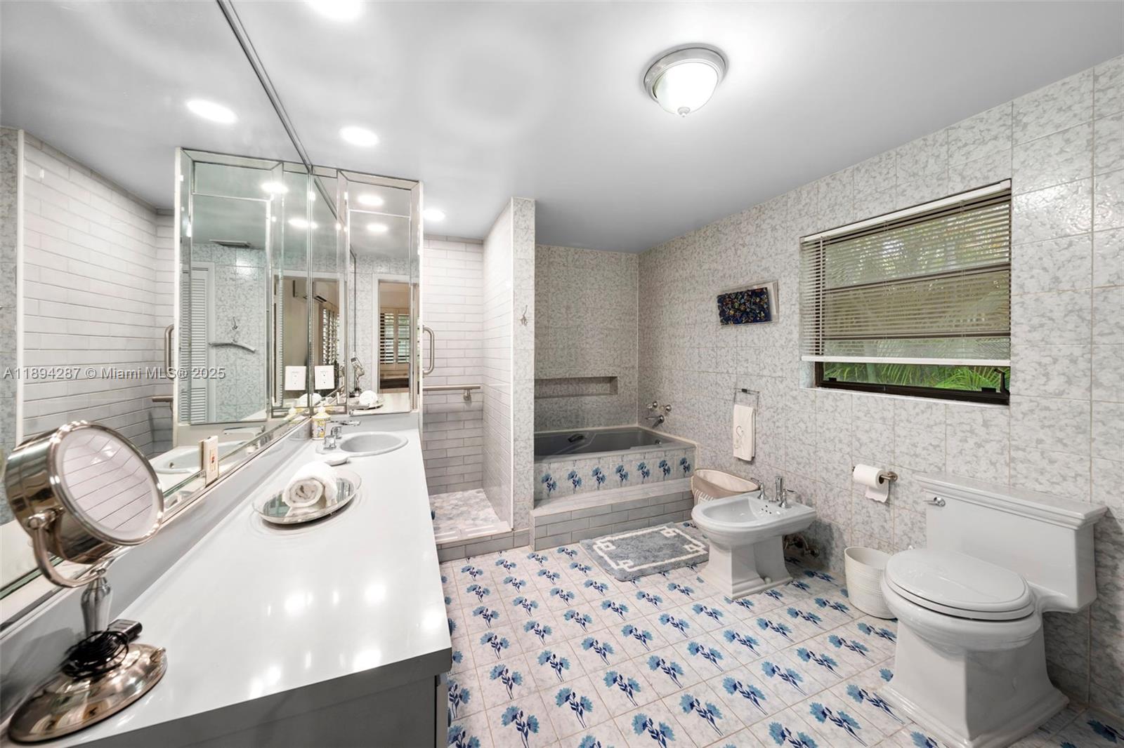 4590 Adams Ave Miami Beach, FL 33140