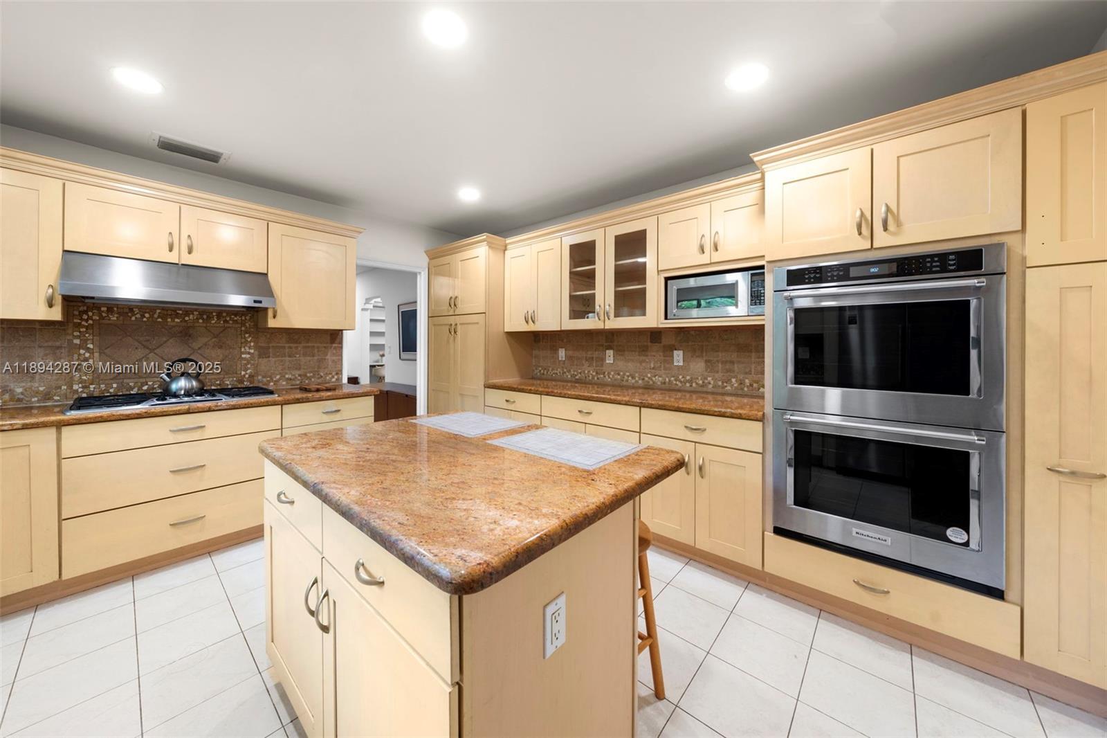 4590 Adams Ave Miami Beach, FL 33140