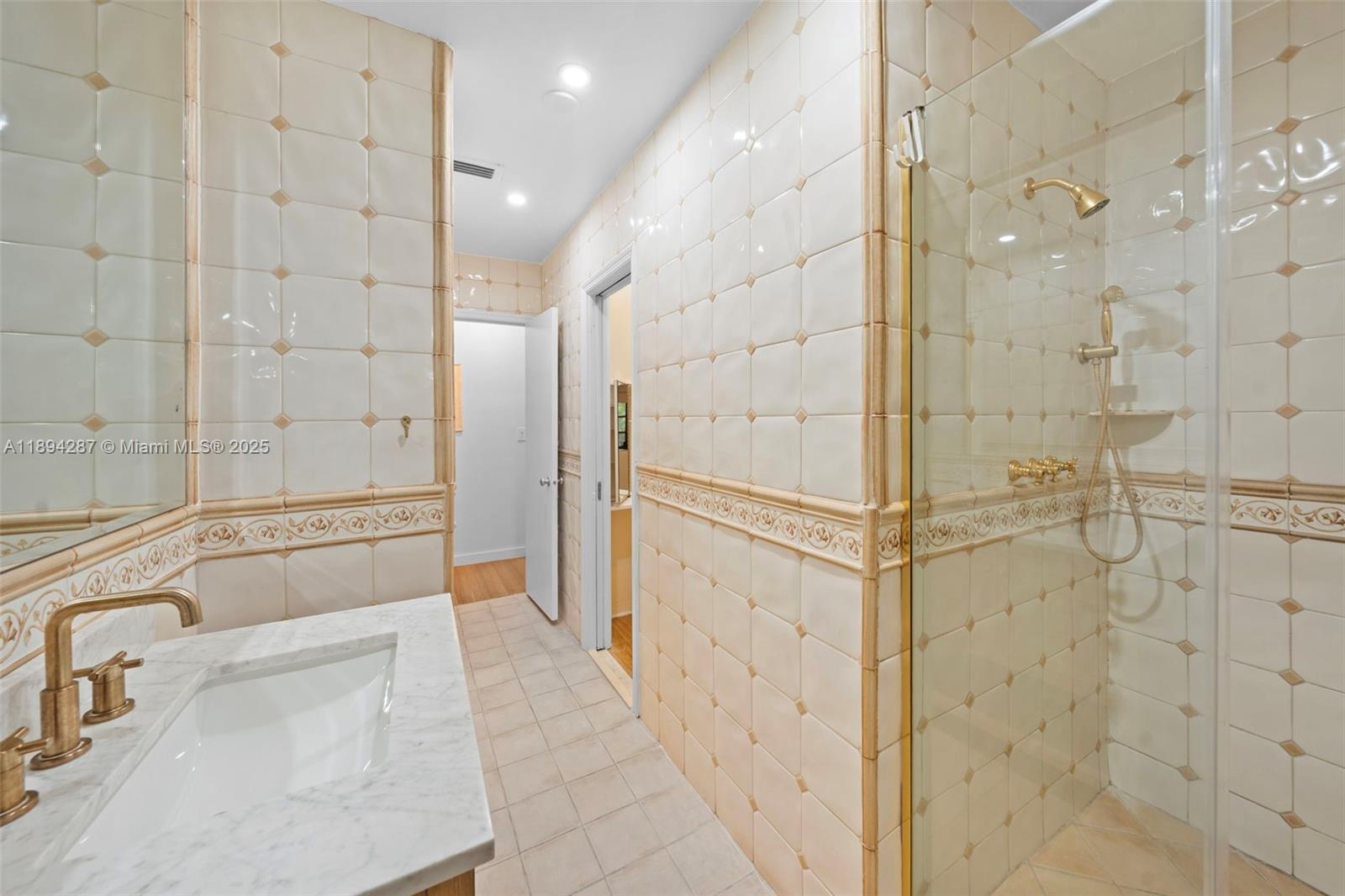 4590 Adams Ave Miami Beach, FL 33140