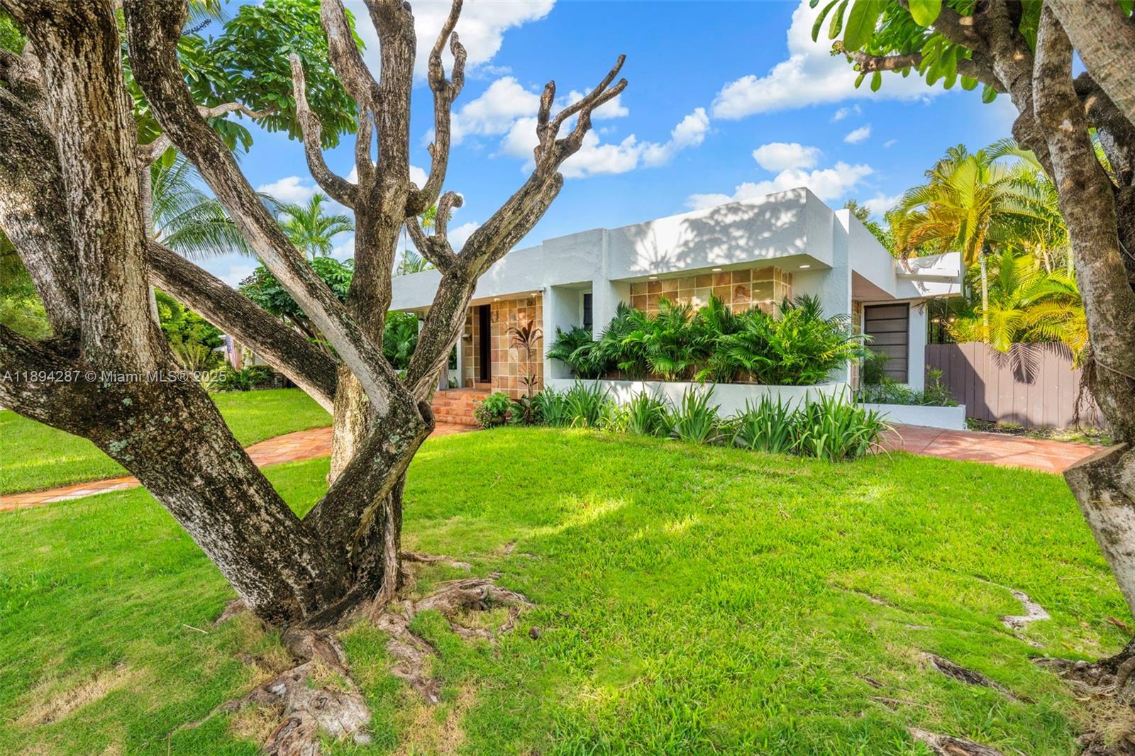 4590 Adams Ave Miami Beach, FL 33140