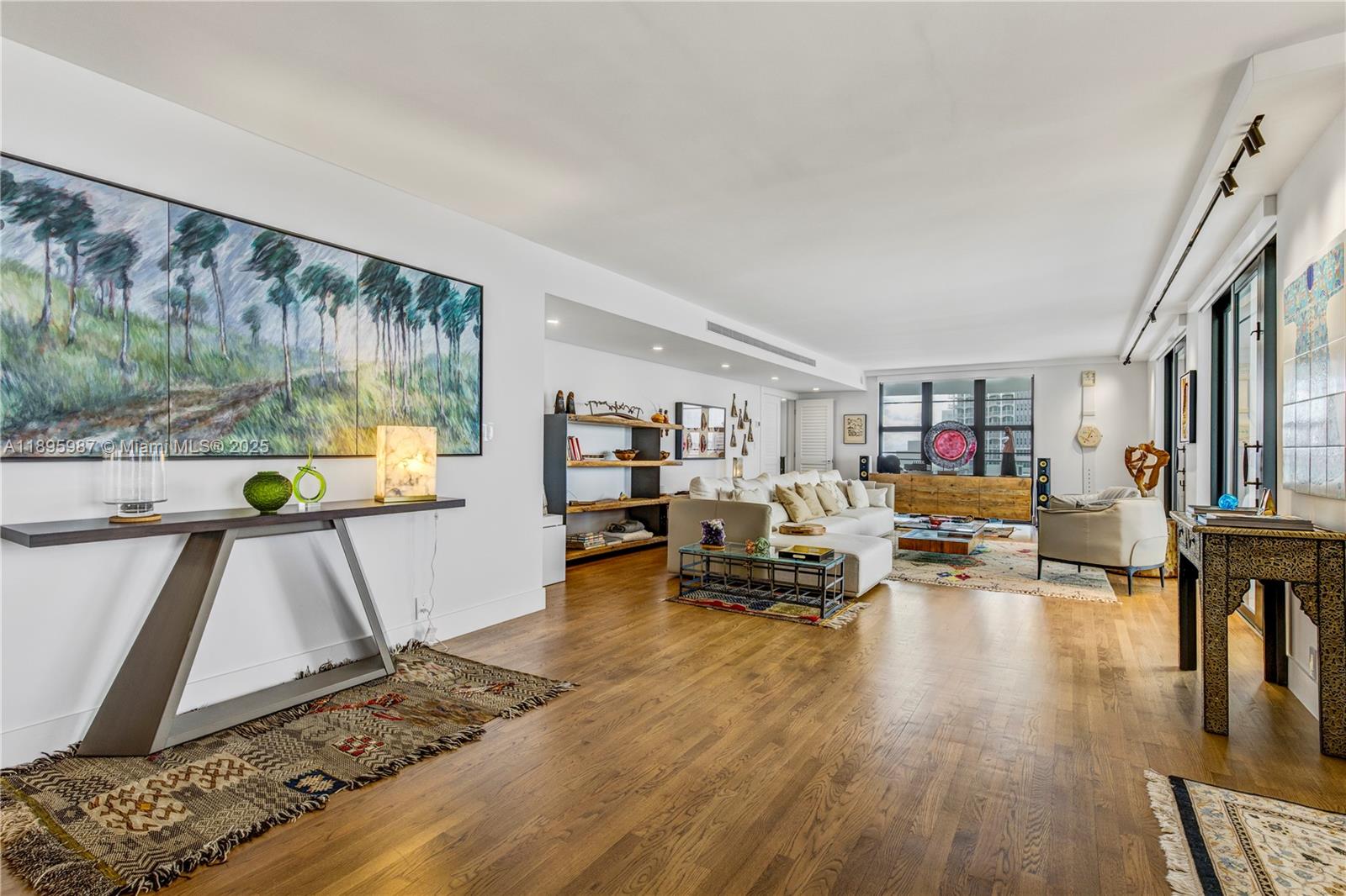 5500 Collins Ave #1104