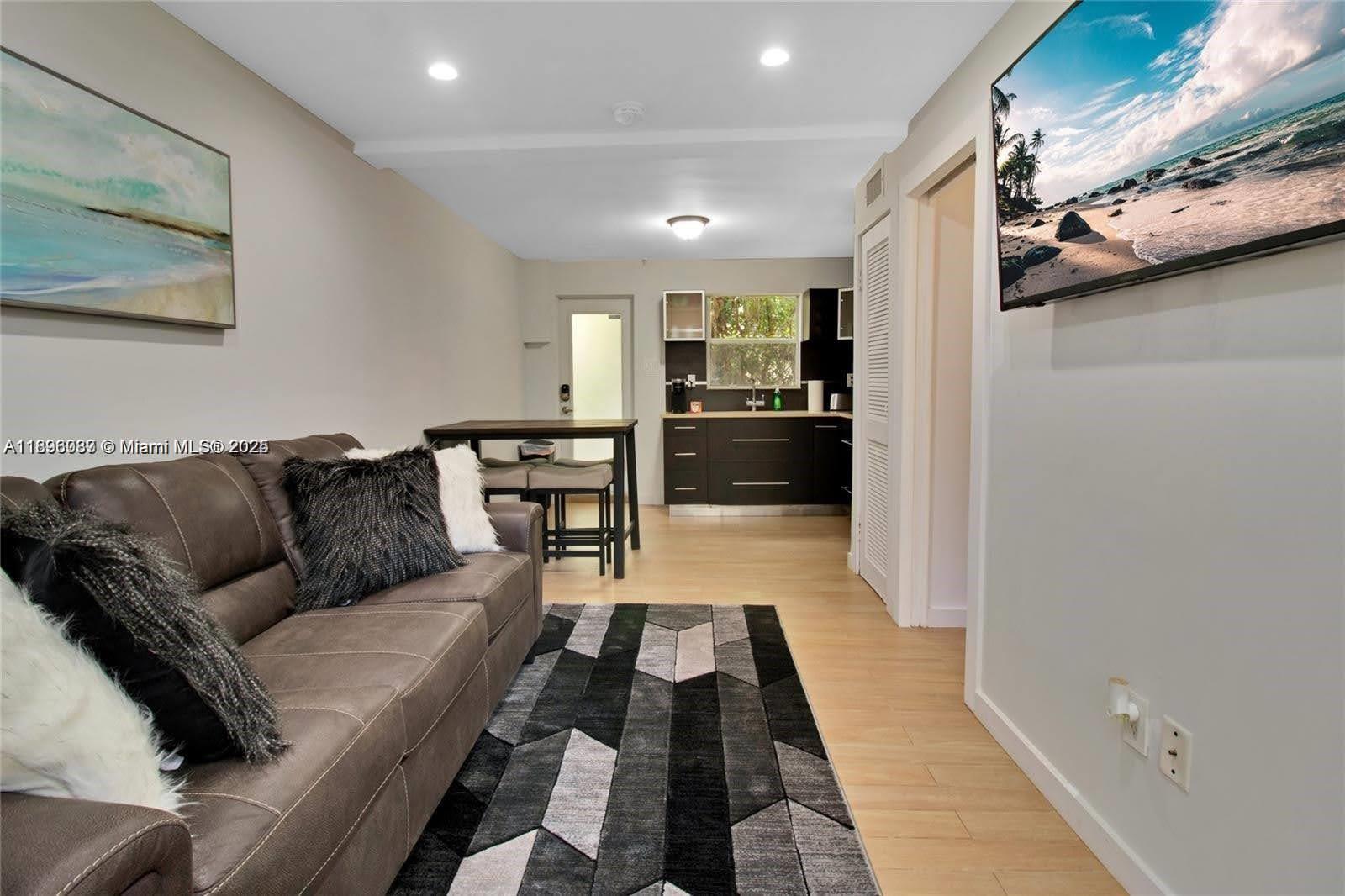 833 W 39th St #5 Miami Beach, FL 33140