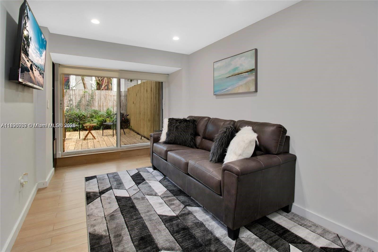 833 W 39th St #5 Miami Beach, FL 33140