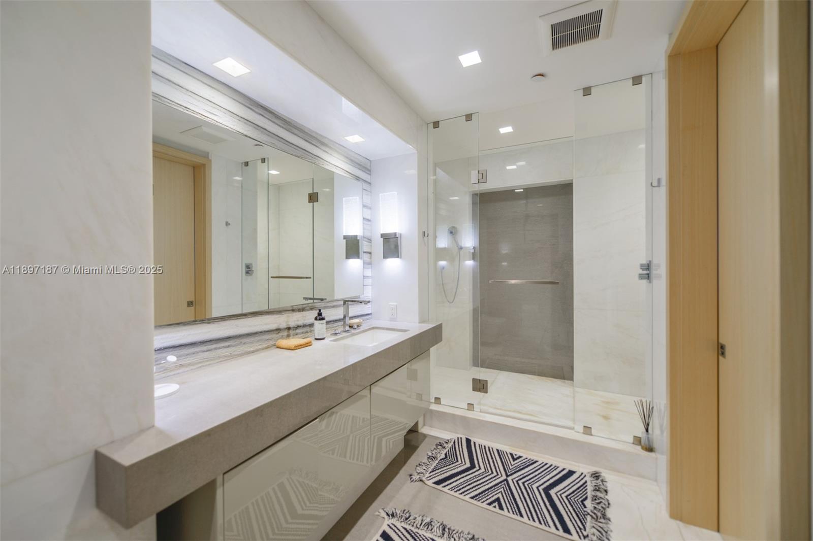 16047 Collins Ave #3204 Sunny Isles Beach, FL 33160