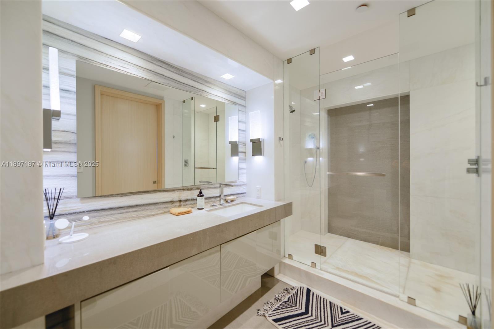 16047 Collins Ave #3204 Sunny Isles Beach, FL 33160