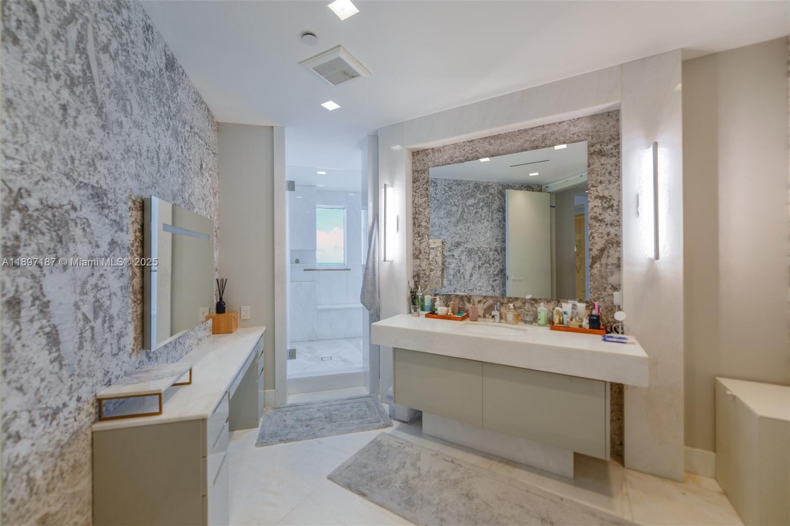 16047 Collins Ave #3204 Sunny Isles Beach, FL 33160