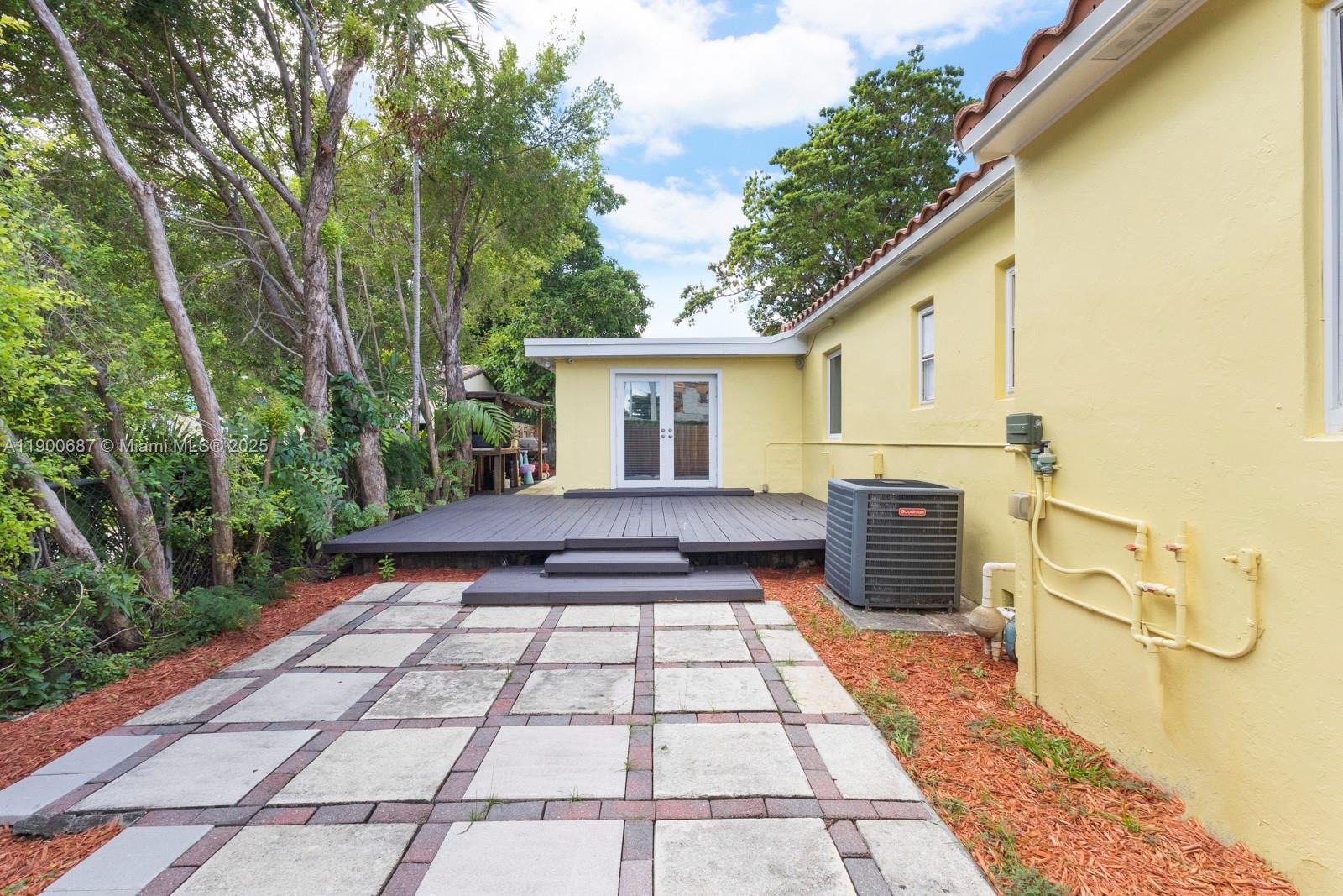 1200 SW 18th St Miami, FL 33145