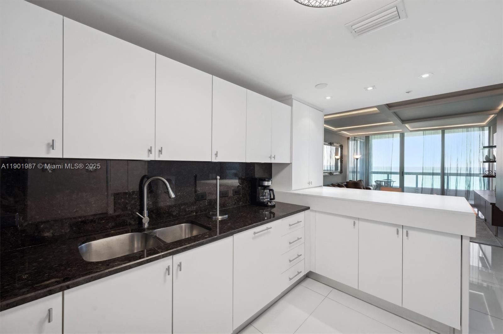 6899 Collins Ave #702 Miami Beach, FL 33141