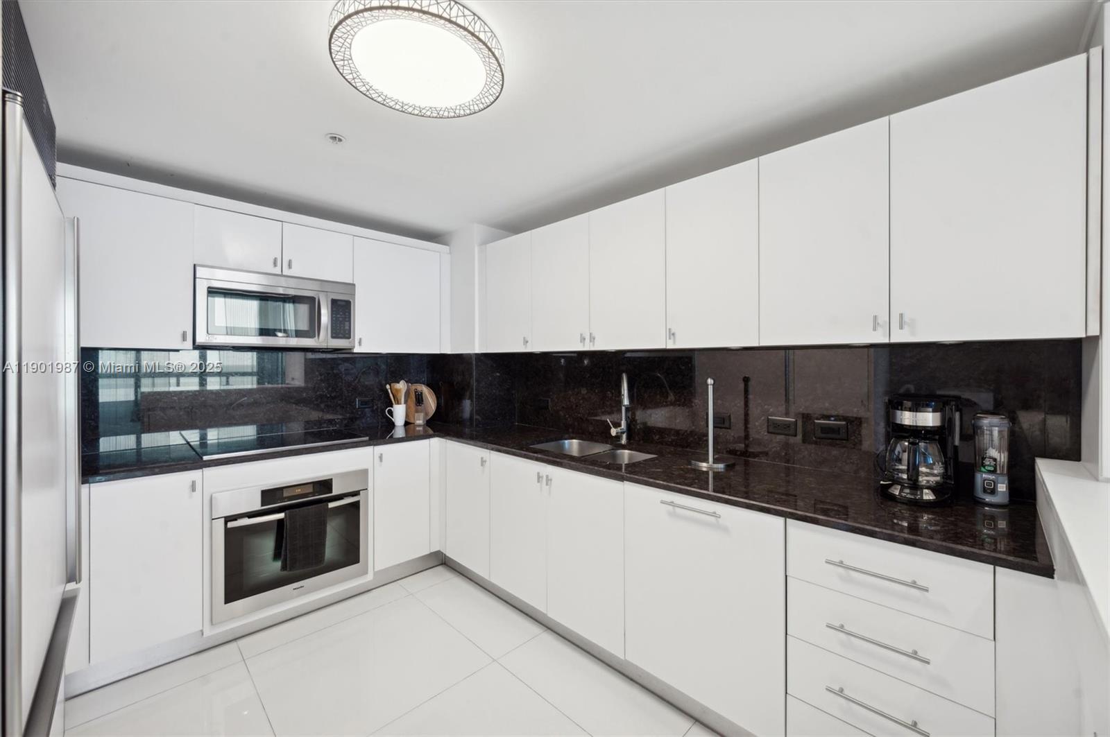 6899 Collins Ave #702 Miami Beach, FL 33141