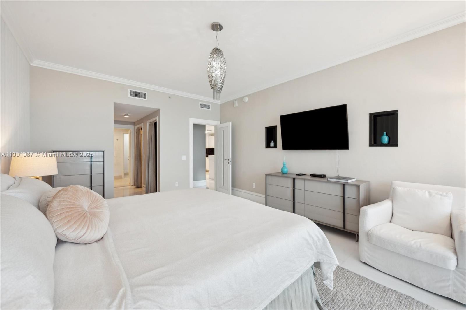 6899 Collins Ave #702 Miami Beach, FL 33141