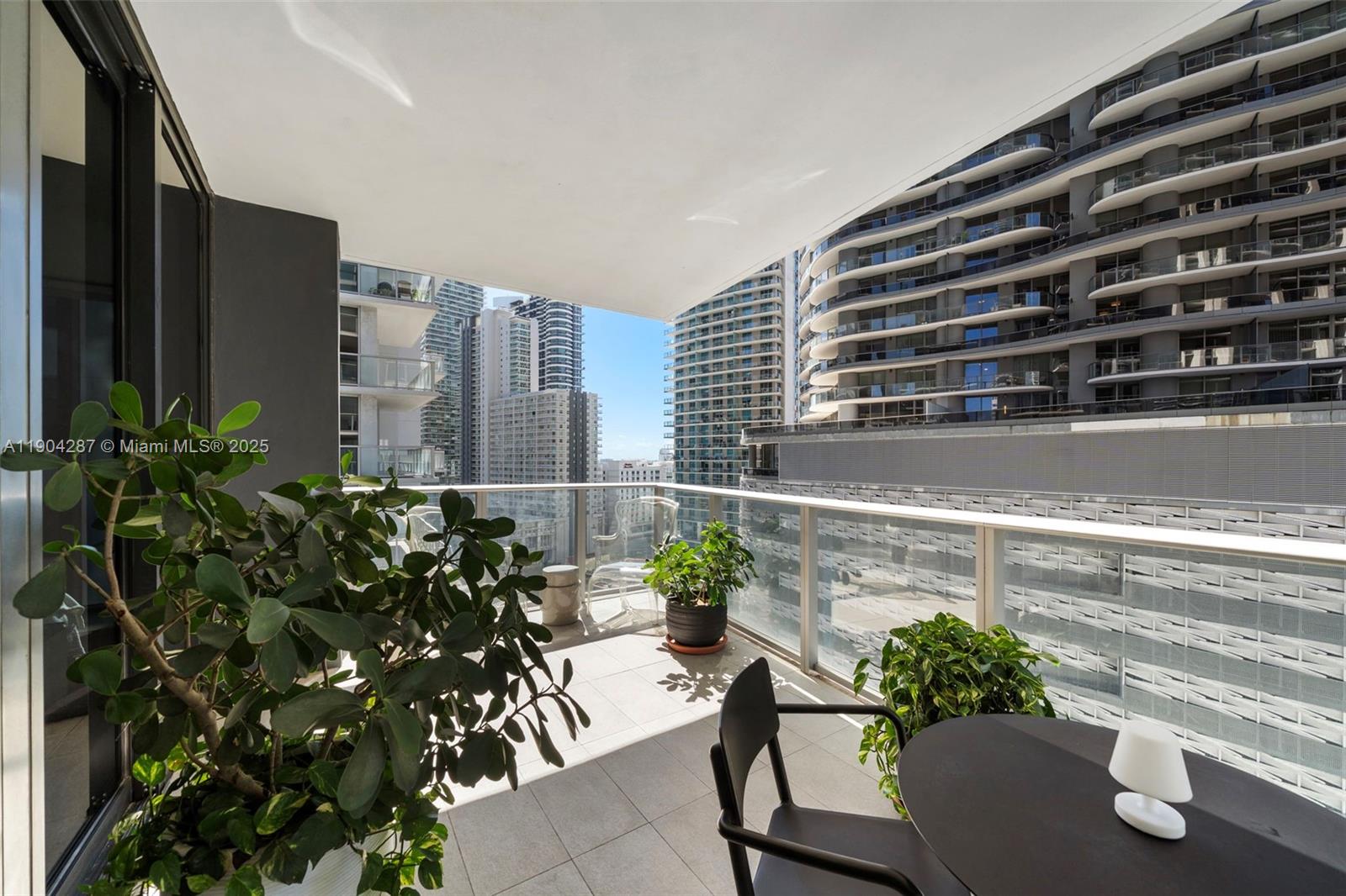 image 1010 Brickell Condo12