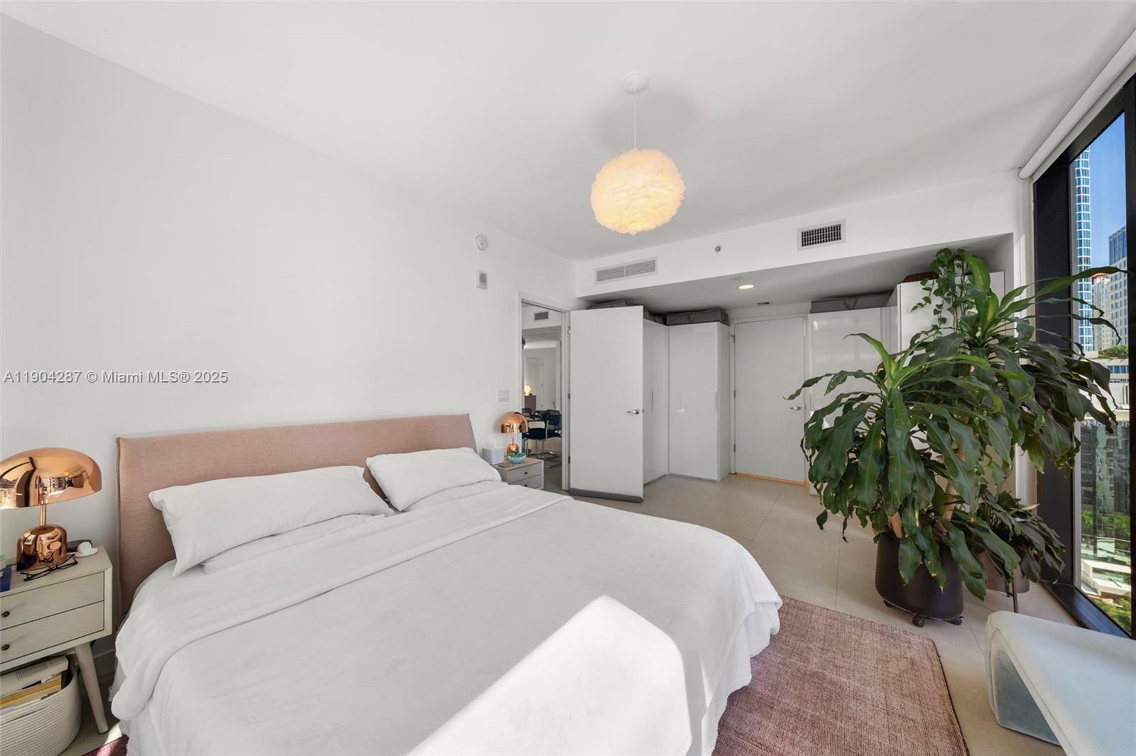 image 1010 Brickell Condo18