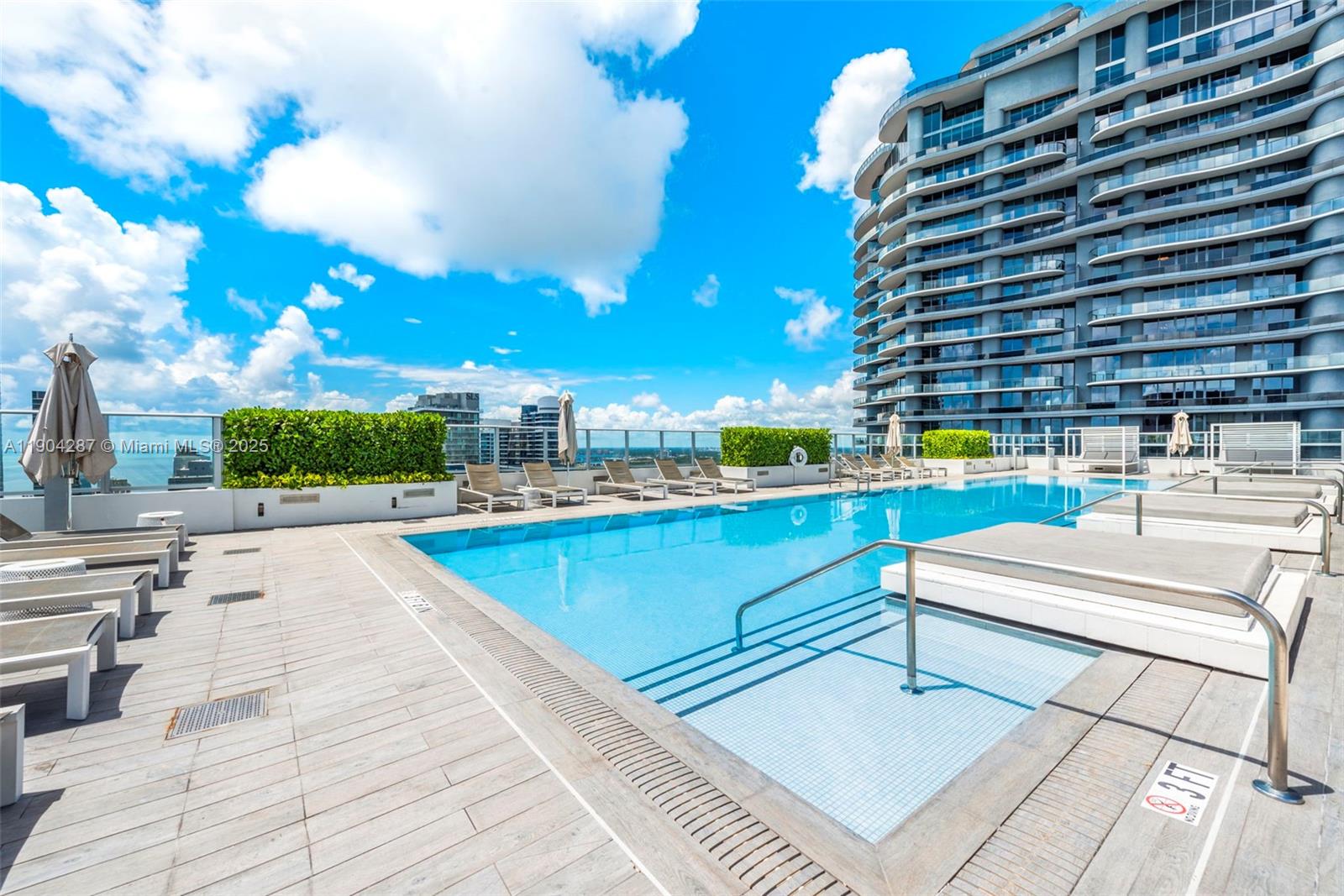 image 1010 Brickell Condo2