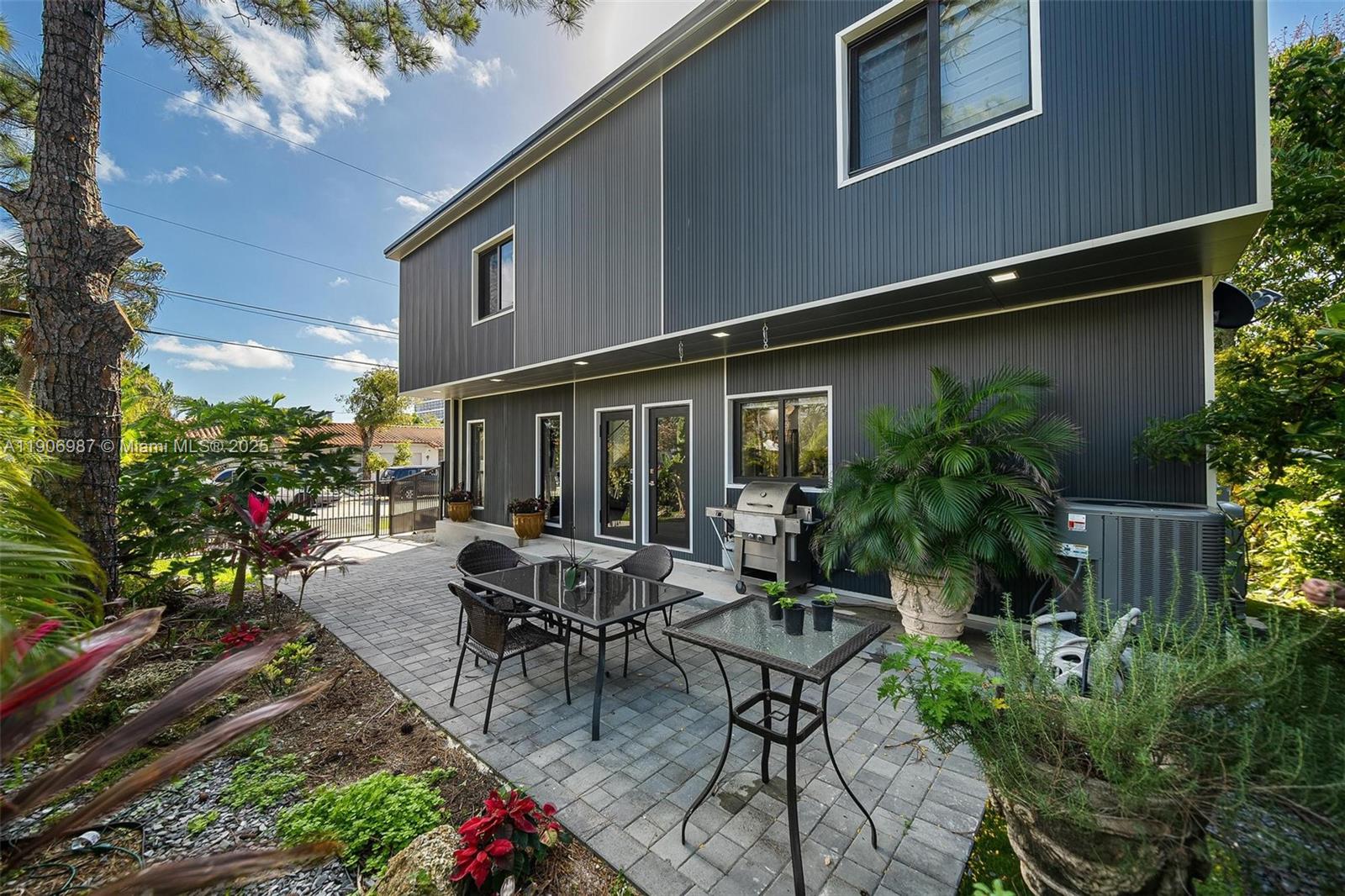 2692 SW 31st Ave Miami, FL 33133