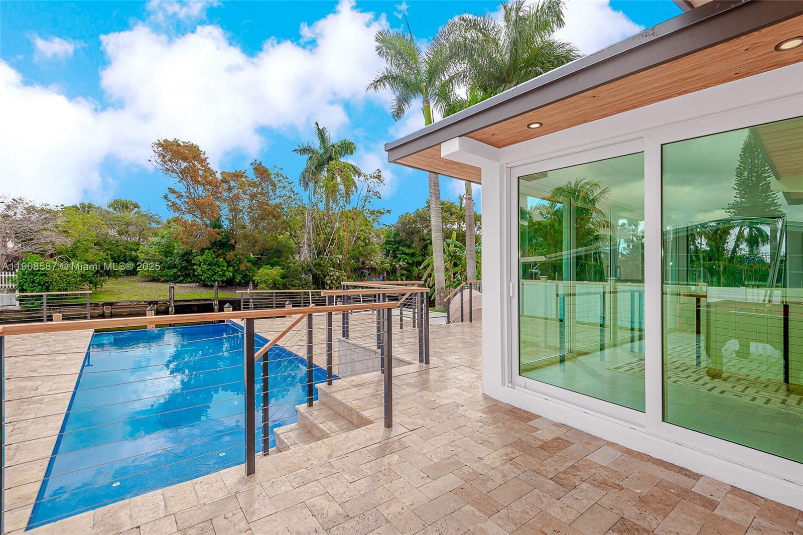 2436 2436th Okeechobee Ln Fort Lauderdale, FL 33317