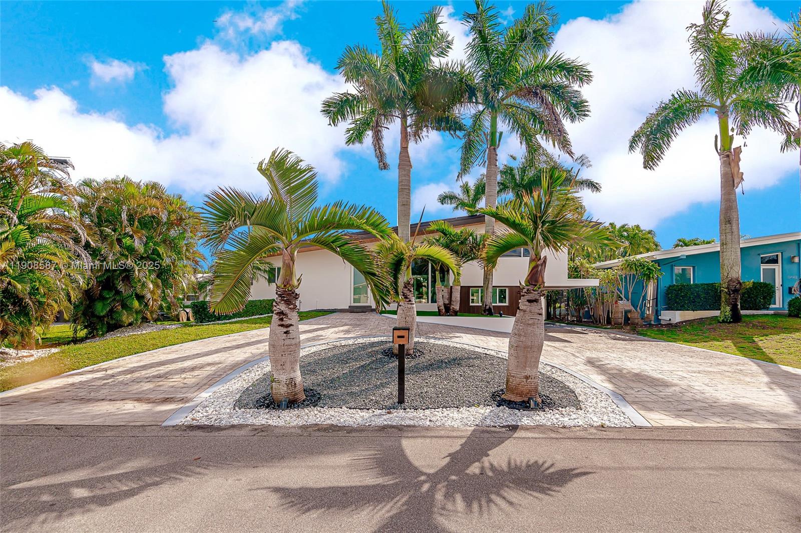 2436 2436th Okeechobee Ln Fort Lauderdale, FL 33317