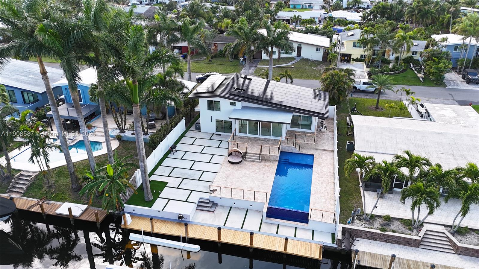 2436 2436th Okeechobee Ln Fort Lauderdale, FL 33317