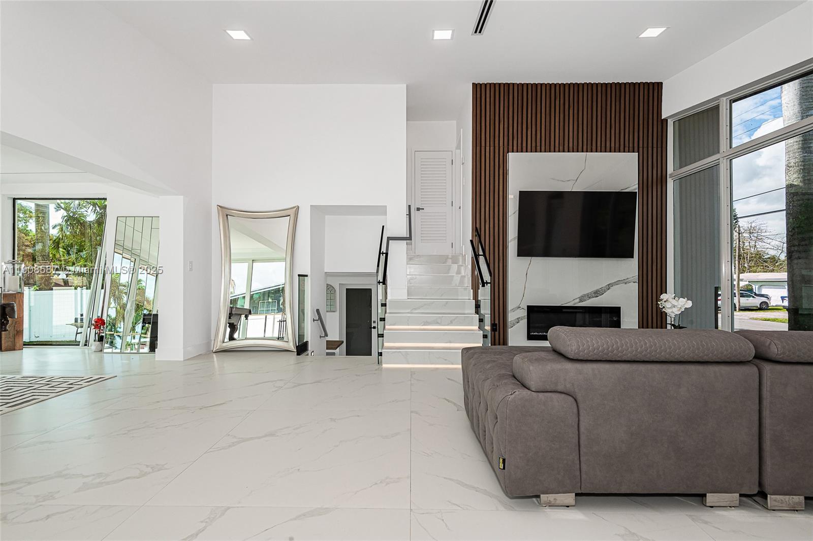 2436 2436th Okeechobee Ln Fort Lauderdale, FL 33317