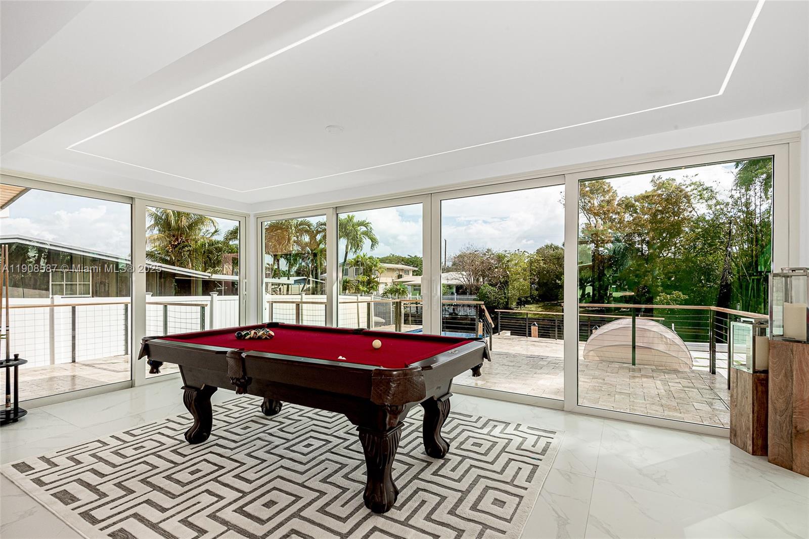 2436 2436th Okeechobee Ln Fort Lauderdale, FL 33317