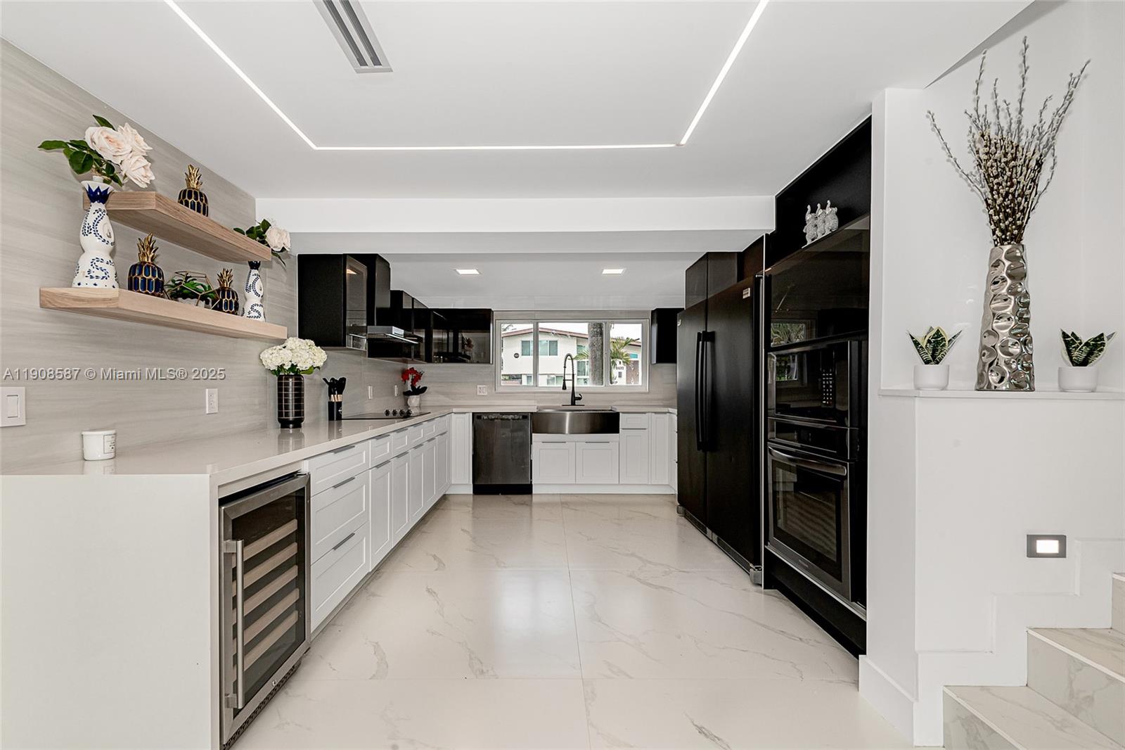 2436 2436th Okeechobee Ln Fort Lauderdale, FL 33317