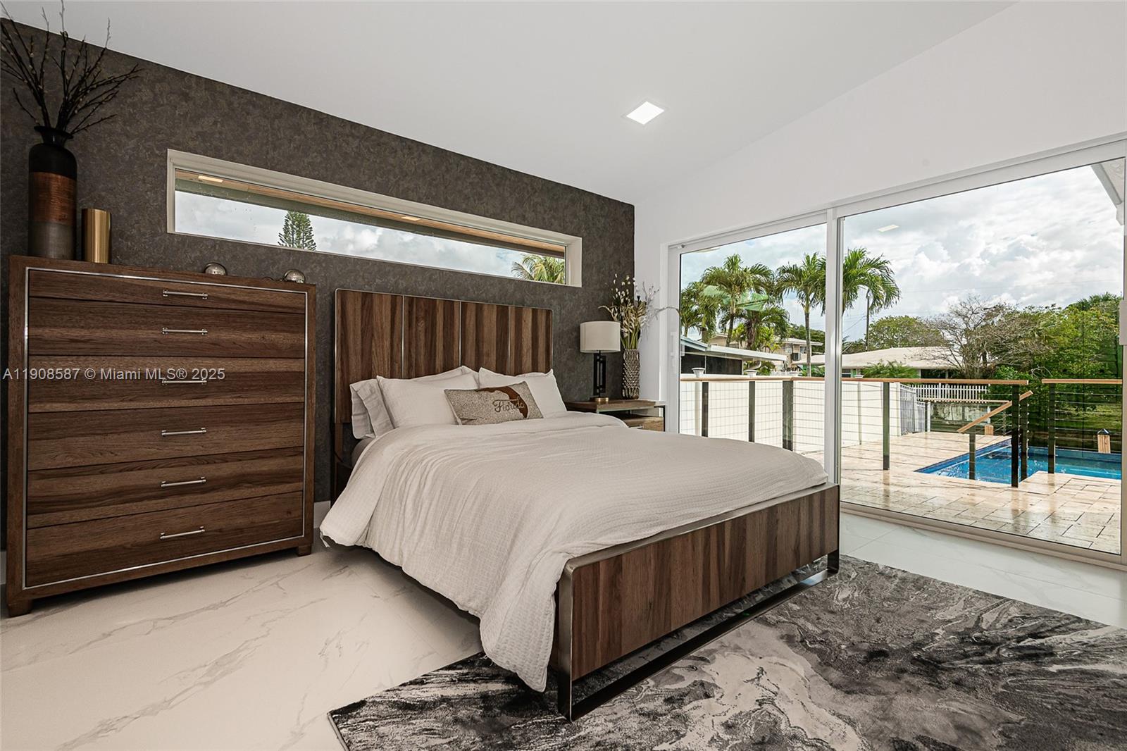 2436 2436th Okeechobee Ln Fort Lauderdale, FL 33317