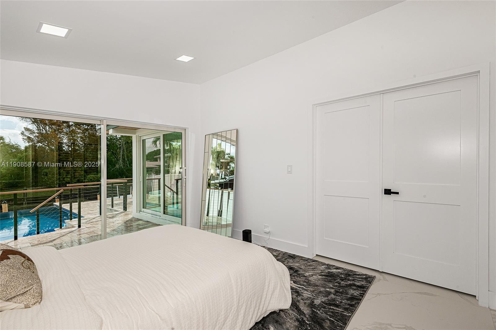 2436 2436th Okeechobee Ln Fort Lauderdale, FL 33317