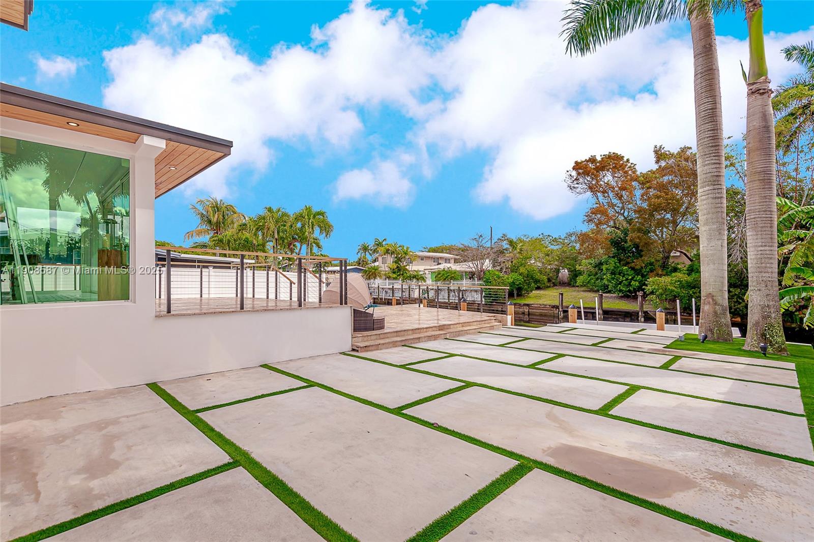 2436 2436th Okeechobee Ln Fort Lauderdale, FL 33317