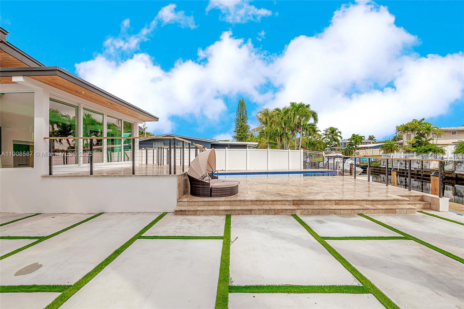 2436 2436th Okeechobee Ln Fort Lauderdale, FL 33317