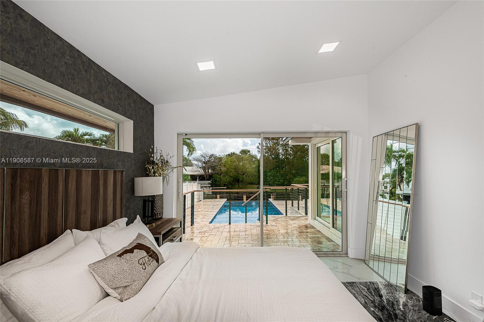 2436 2436th Okeechobee Ln Fort Lauderdale, FL 33317