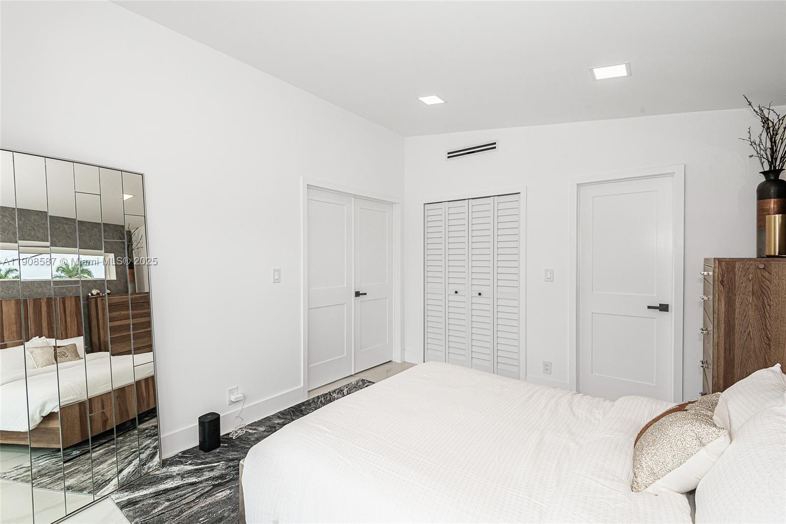 2436 2436th Okeechobee Ln Fort Lauderdale, FL 33317