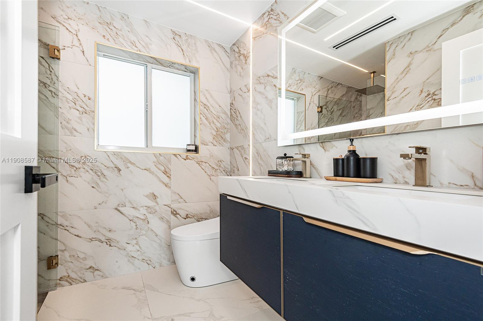 2436 2436th Okeechobee Ln Fort Lauderdale, FL 33317