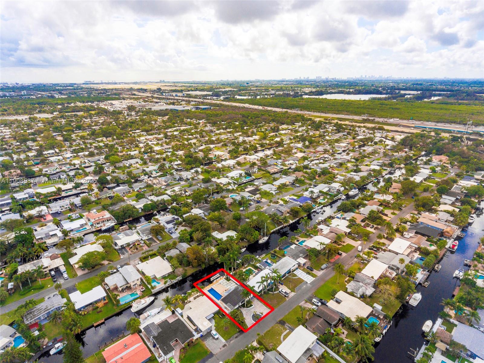 2436 2436th Okeechobee Ln Fort Lauderdale, FL 33317