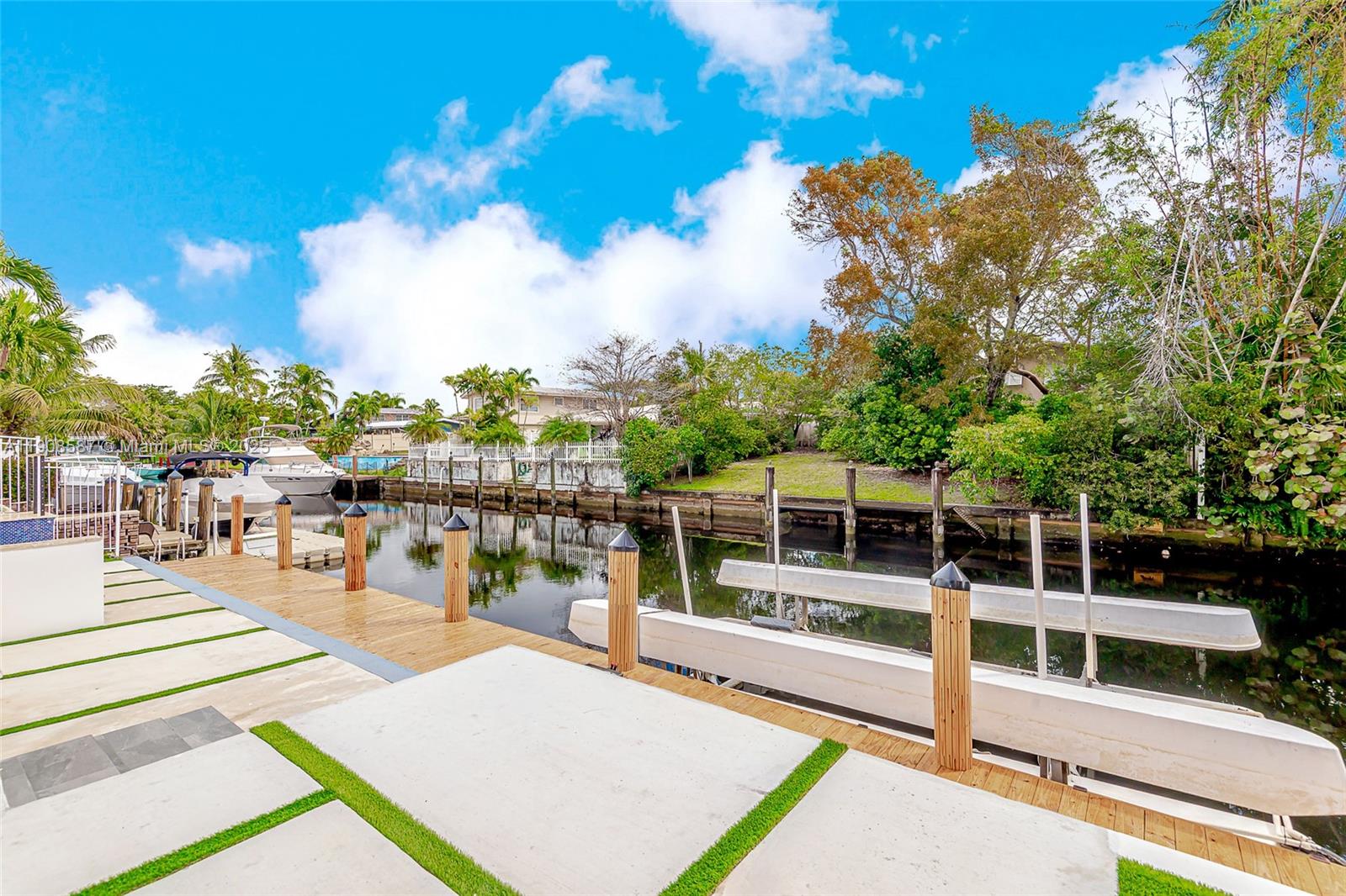 2436 2436th Okeechobee Ln Fort Lauderdale, FL 33317