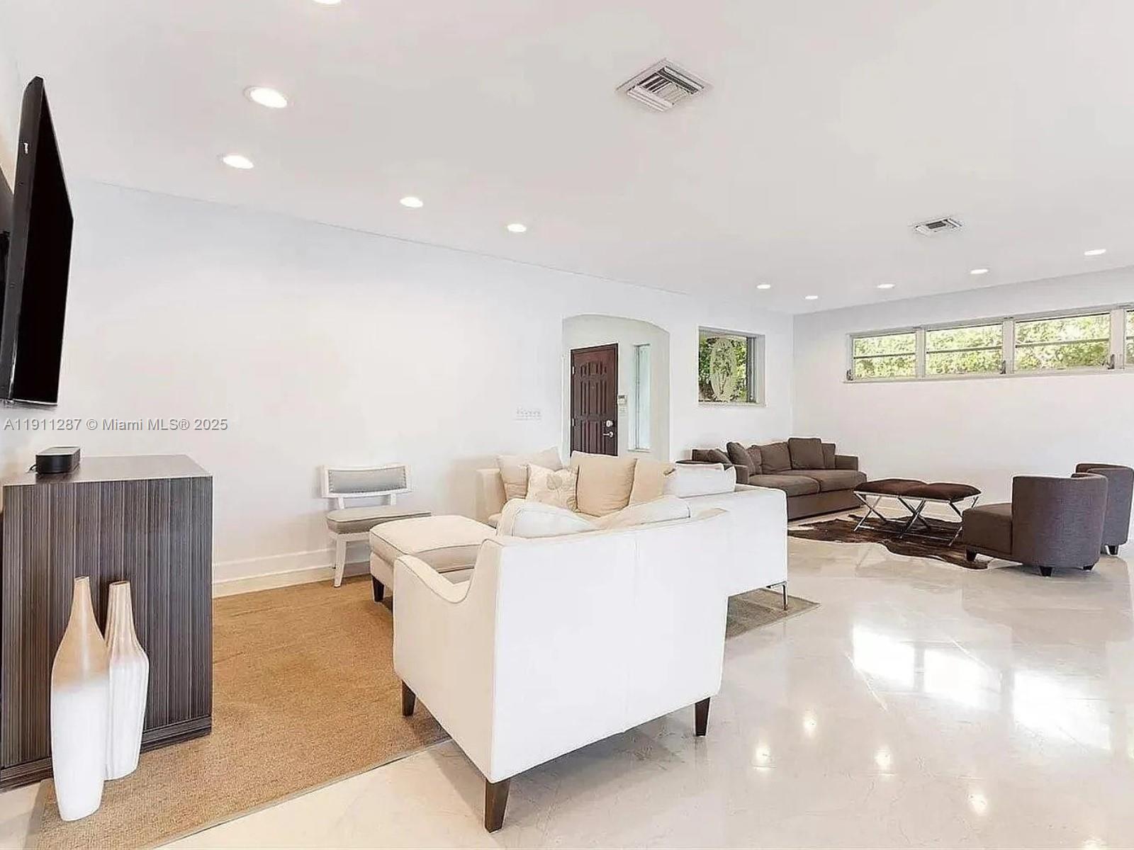 565 N Shore Dr Miami Beach, FL 33141