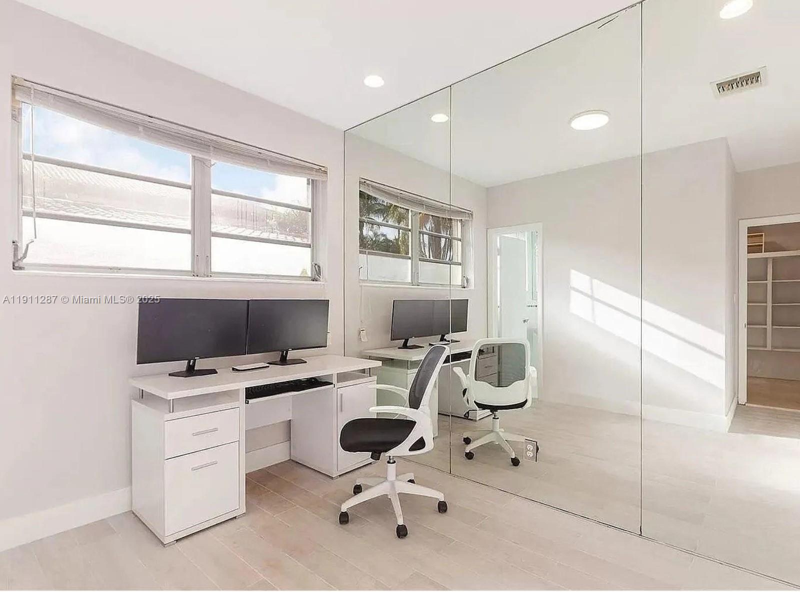 565 N Shore Dr Miami Beach, FL 33141