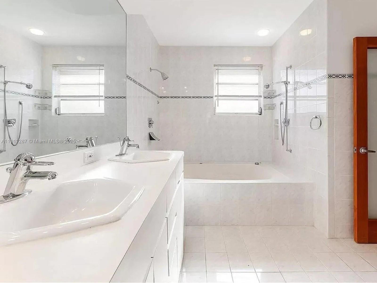 565 N Shore Dr Miami Beach, FL 33141