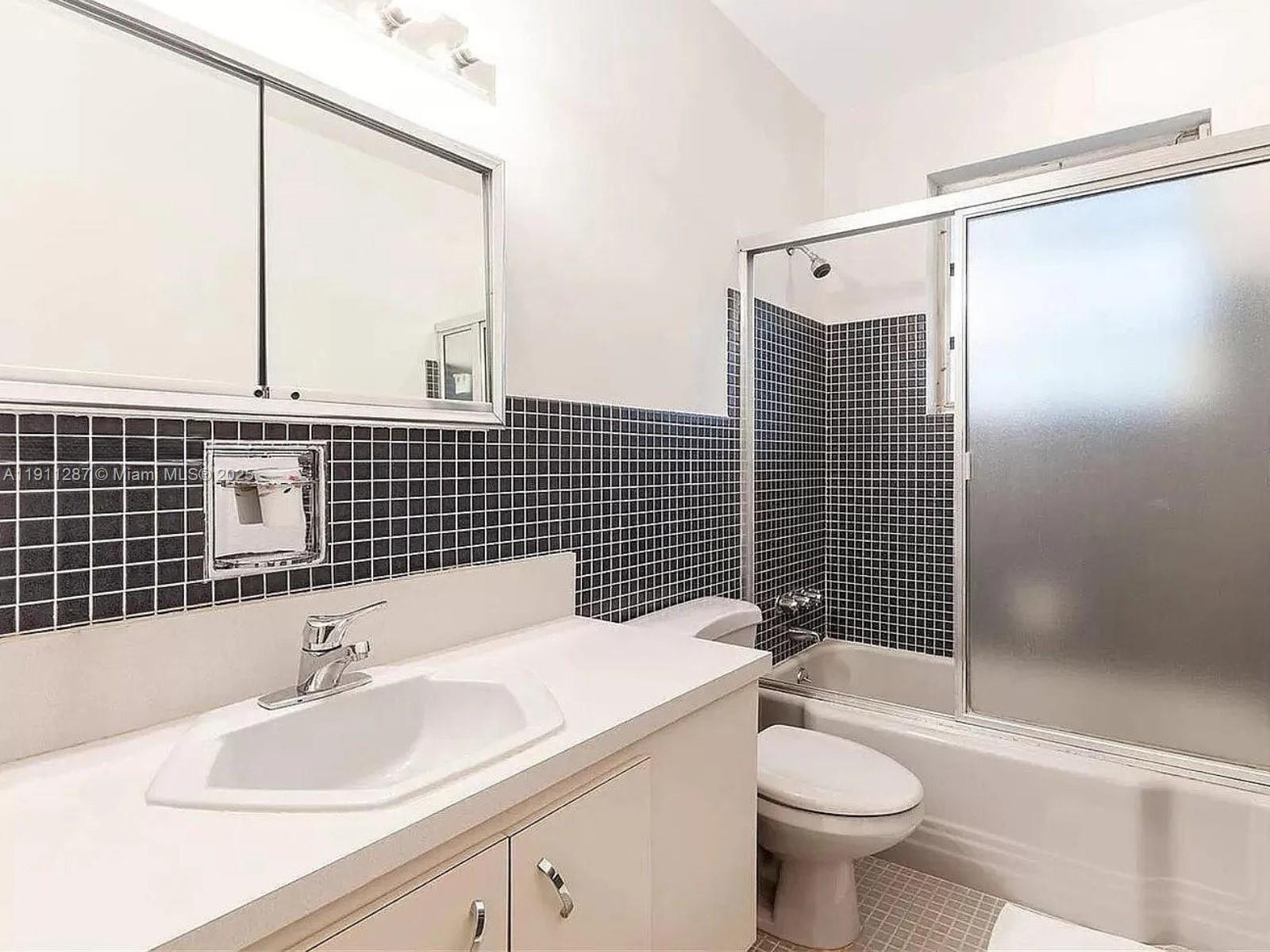 565 N Shore Dr Miami Beach, FL 33141