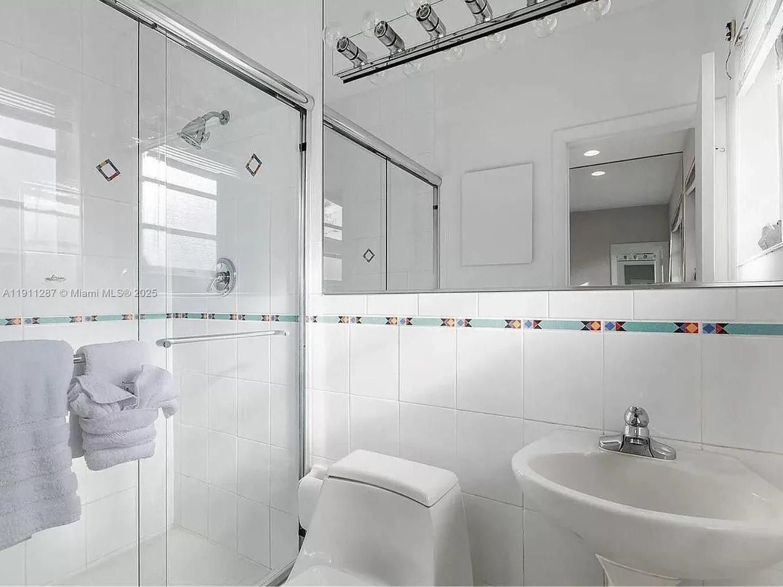 565 N Shore Dr Miami Beach, FL 33141