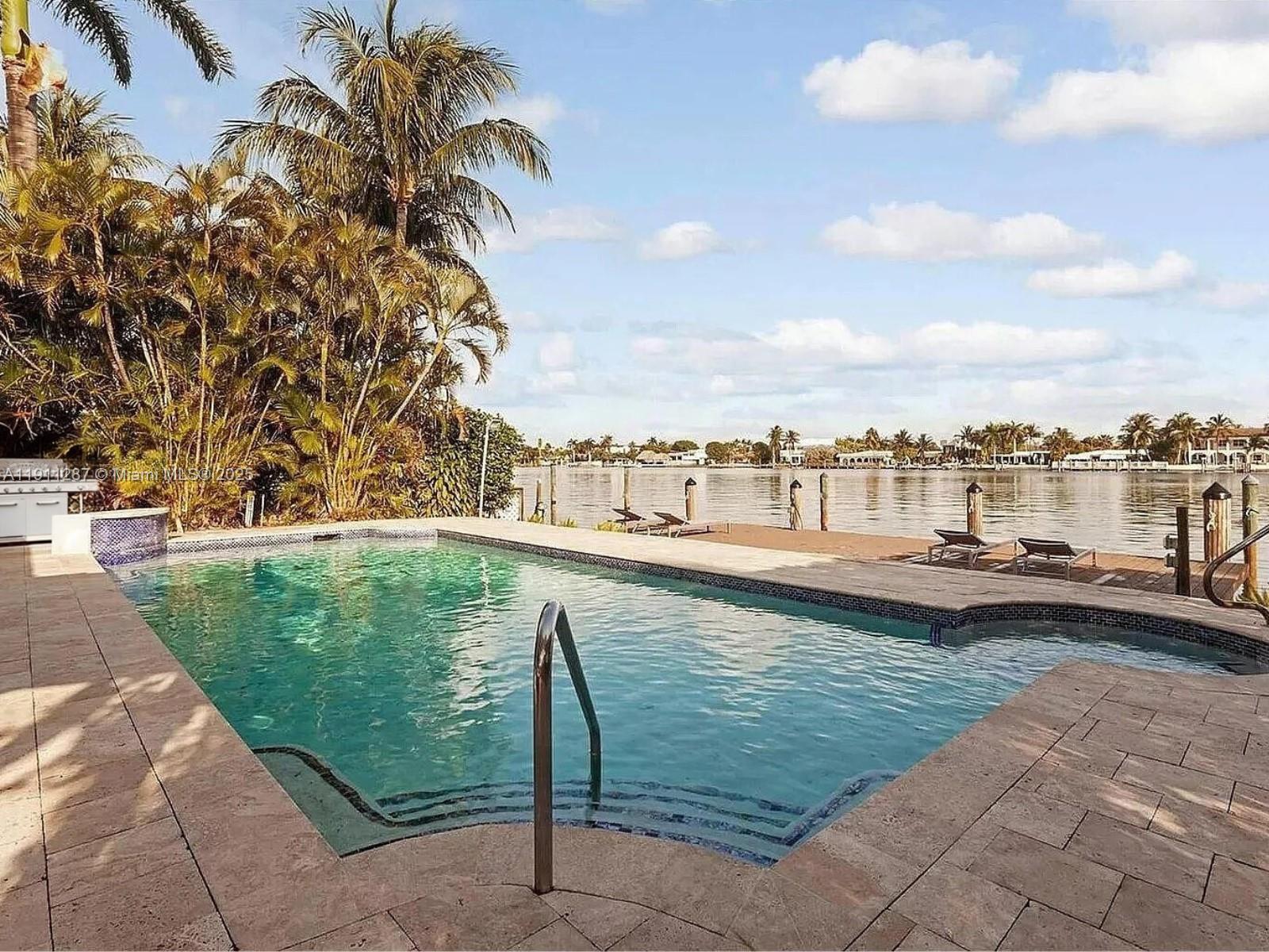 565 N Shore Dr Miami Beach, FL 33141