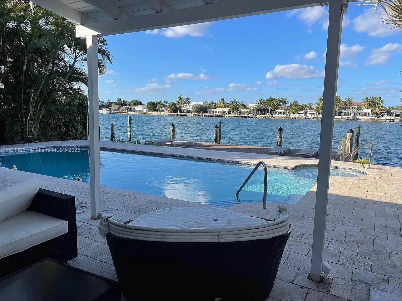 565 N Shore Dr Miami Beach, FL 33141