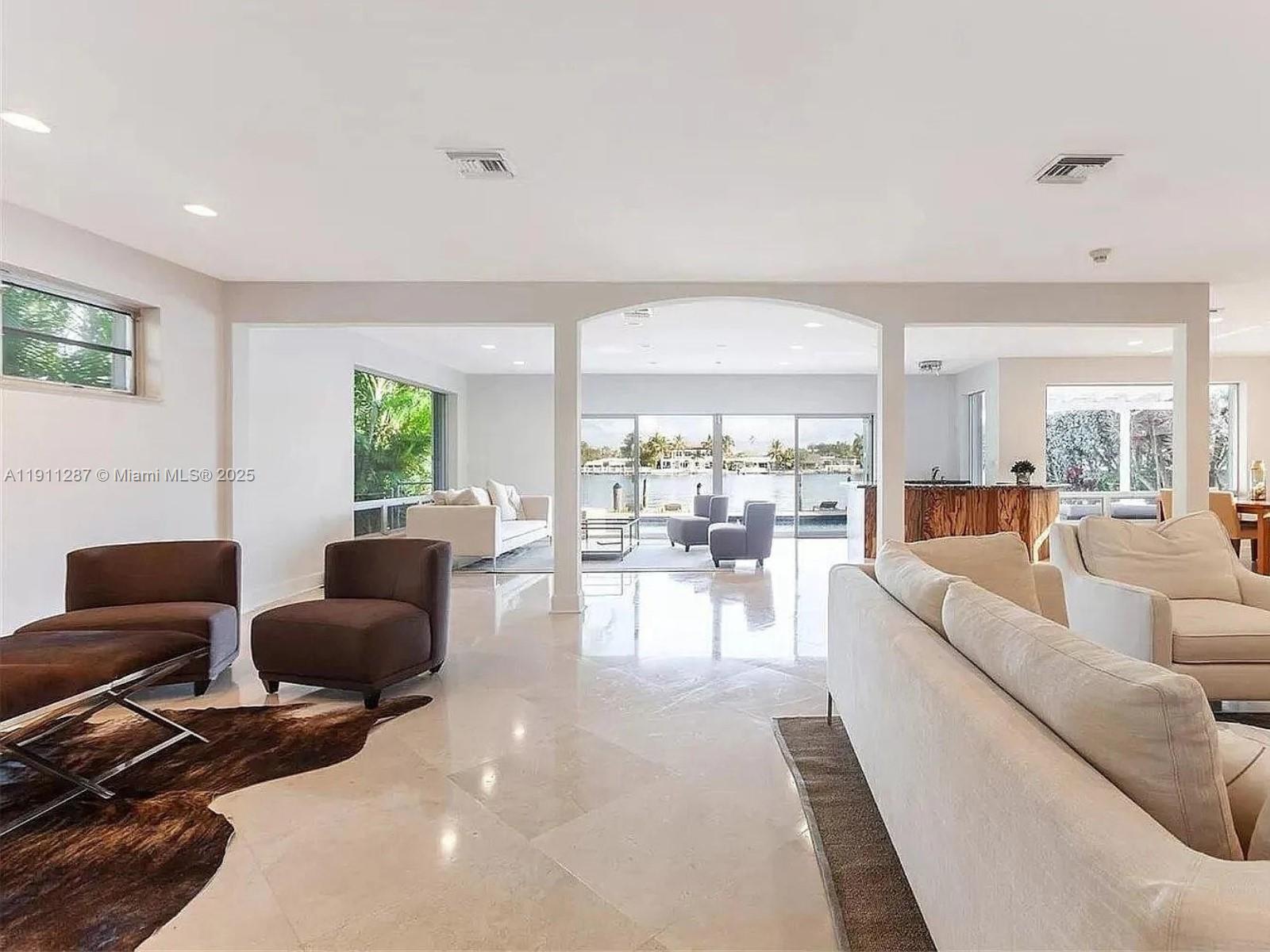 565 N Shore Dr Miami Beach, FL 33141