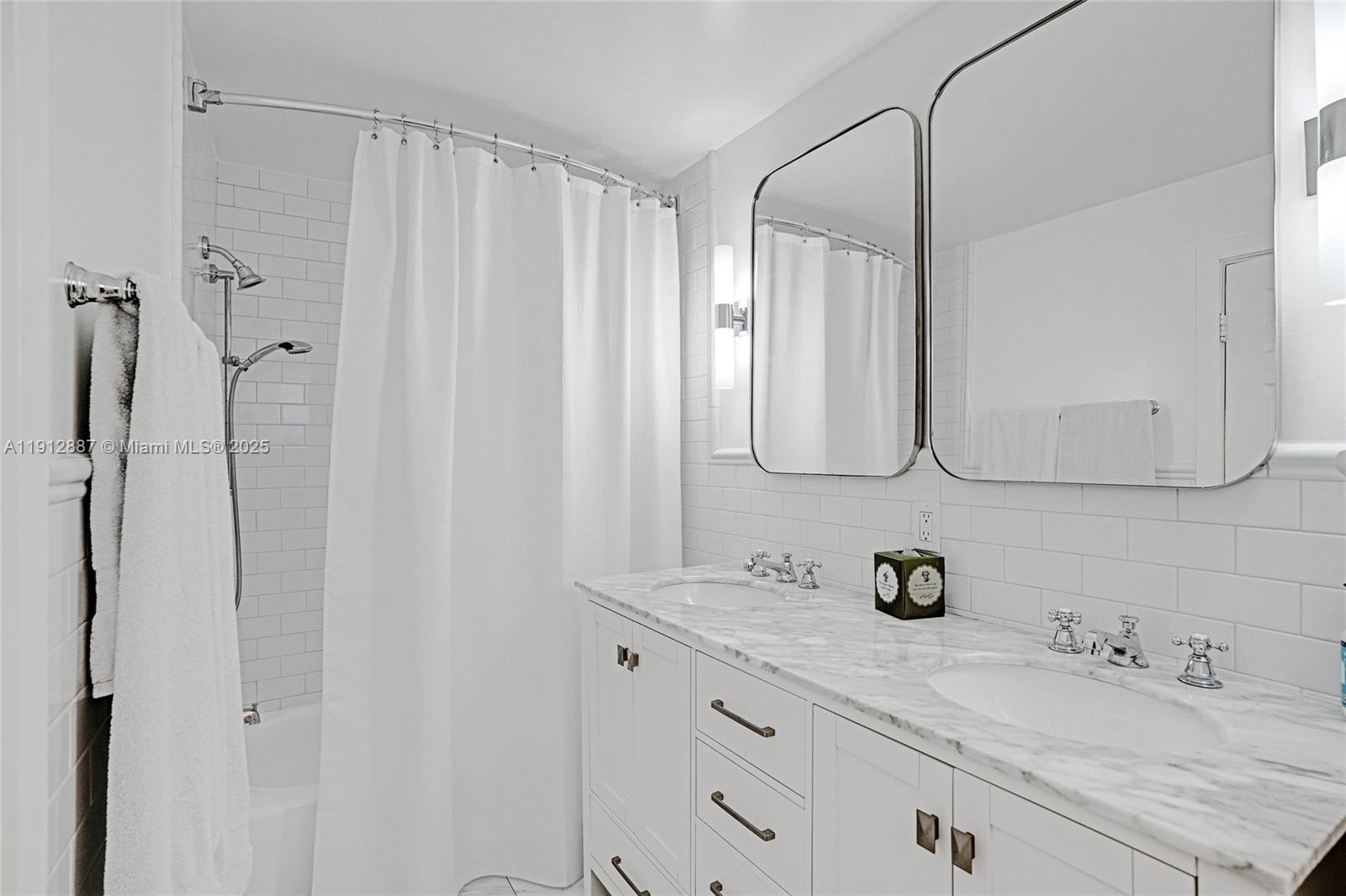 5252 La Gorce Dr Miami Beach, FL 33140