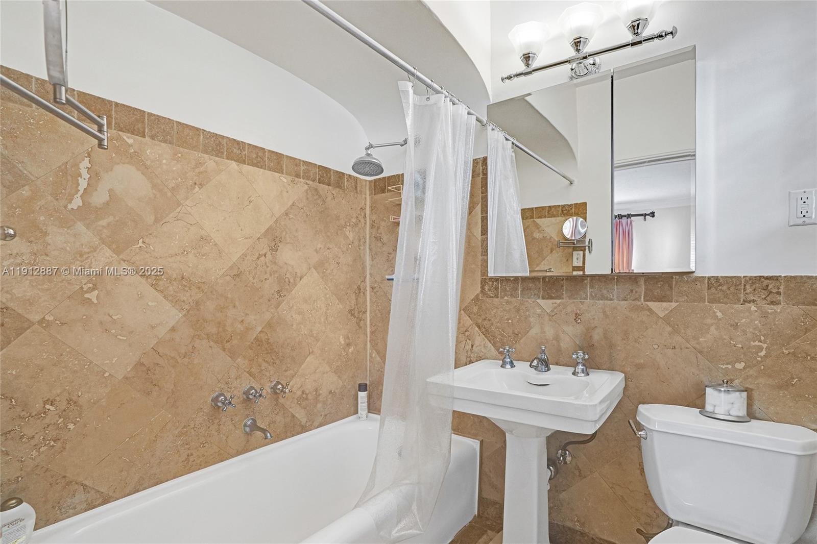 5252 La Gorce Dr Miami Beach, FL 33140