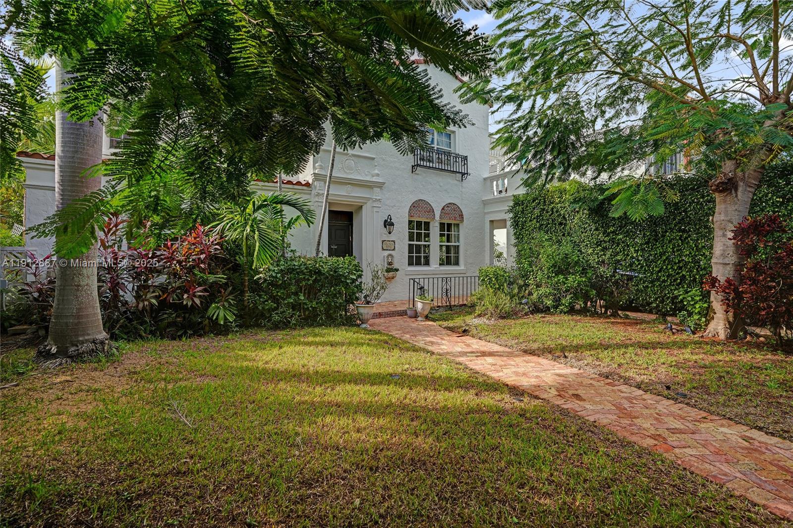 5252 La Gorce Dr Miami Beach, FL 33140