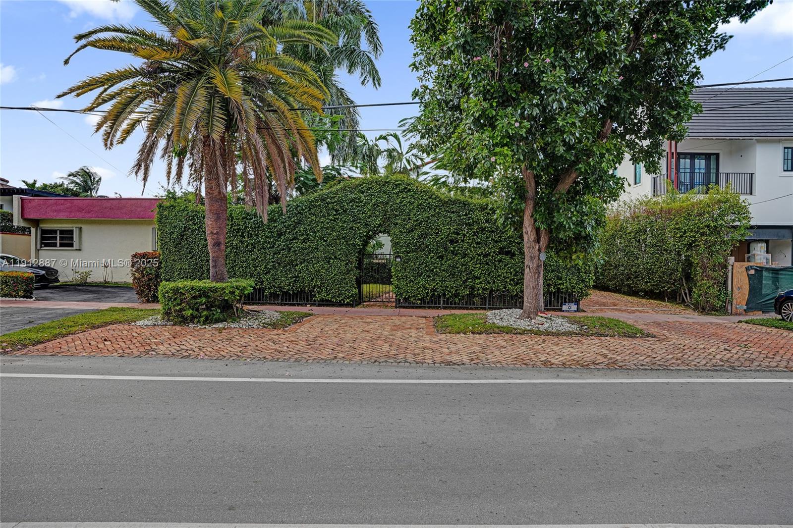 5252 La Gorce Dr Miami Beach, FL 33140