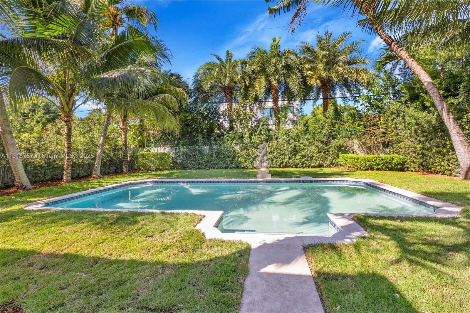 4484 Royal Palm Ave Miami Beach, FL 33140
