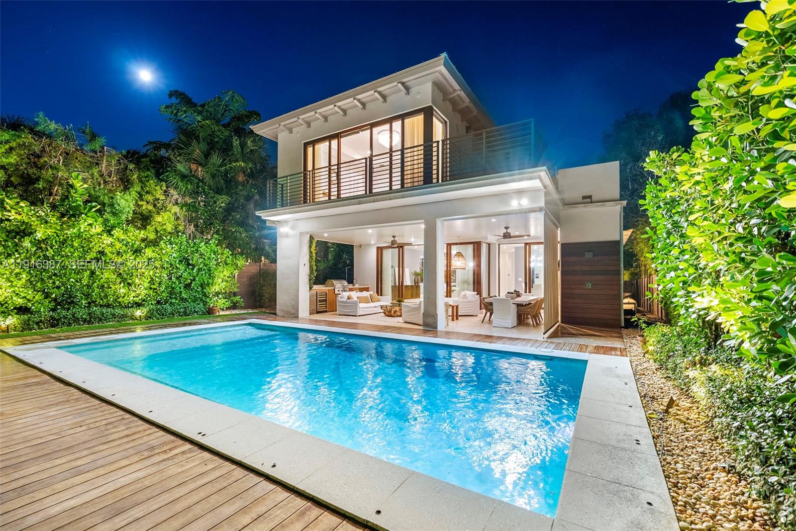 1621 S Bayshore Dr Miami, FL 33133