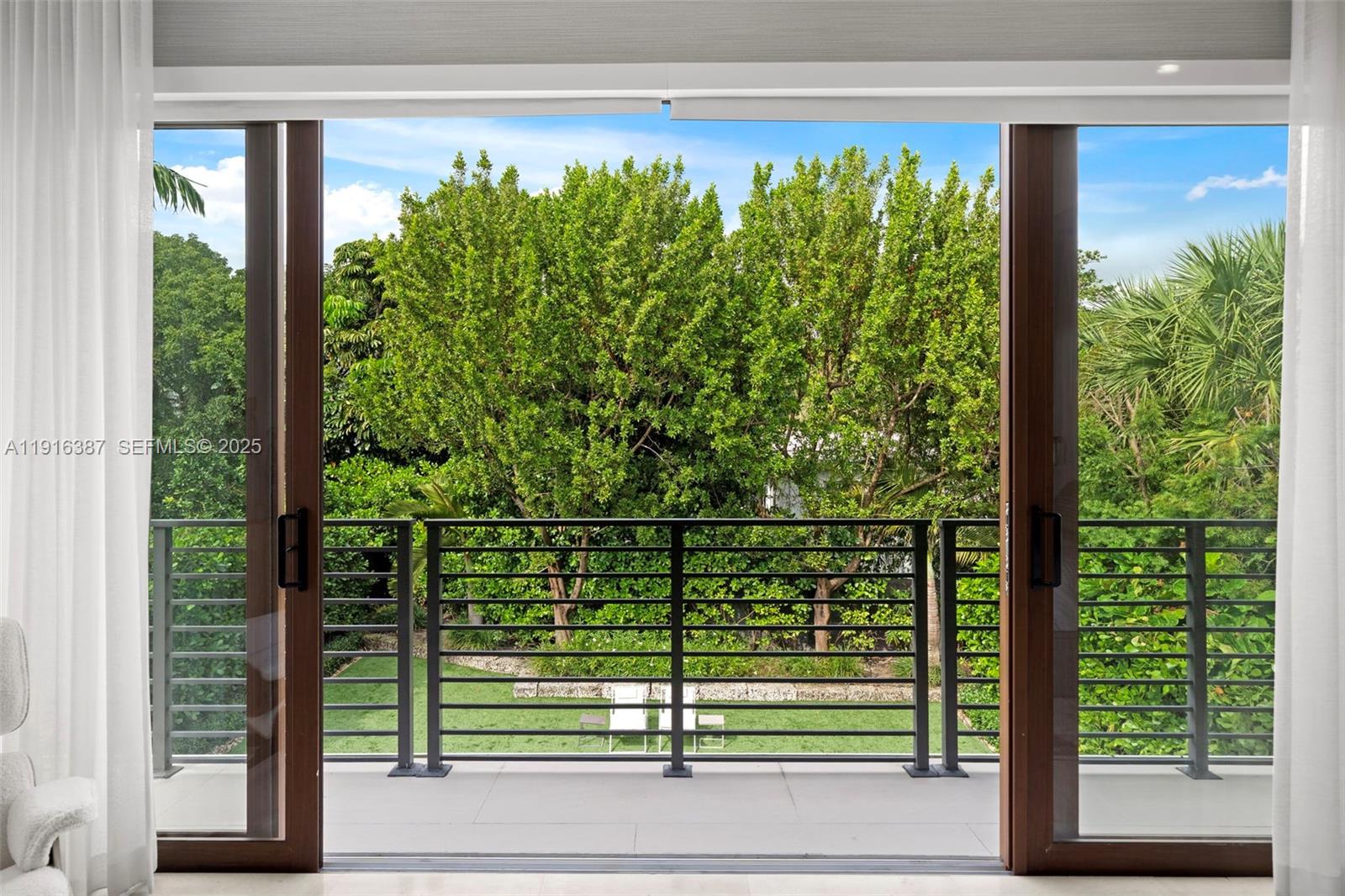 1621 S Bayshore Dr Miami, FL 33133